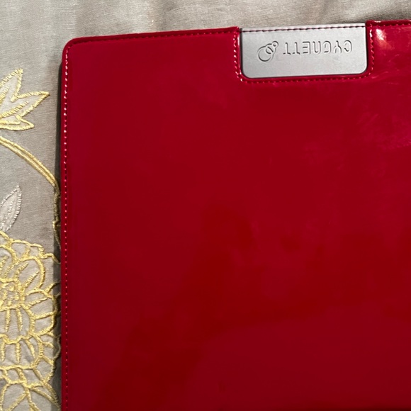 Cygnett Glam Leather Folio Case with Stand for iPad - Picture 2 of 8